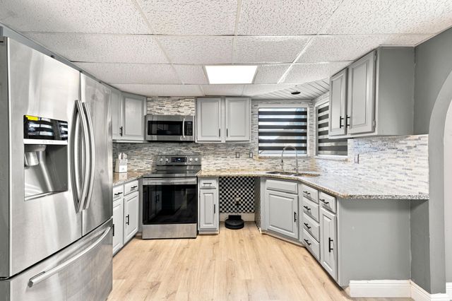 450 SE Thornhill Drive, Port St. Lucie, Port St Lucie, FL 34983