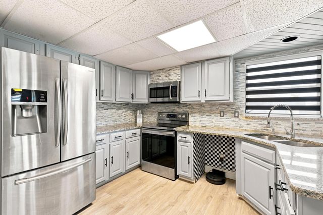 450 SE Thornhill Drive, Port St. Lucie, Port St Lucie, FL 34983