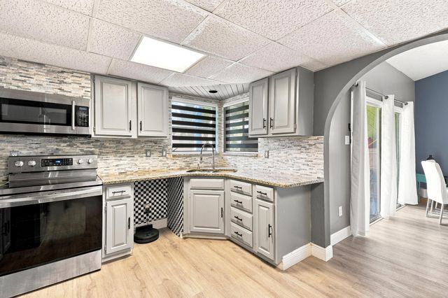 450 SE Thornhill Drive, Port St. Lucie, Port St Lucie, FL 34983