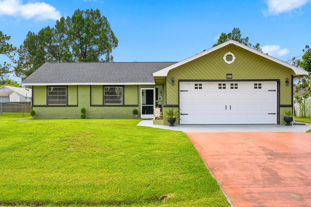 450 SE Thornhill Drive, Port St. Lucie, Port St Lucie, FL 34983