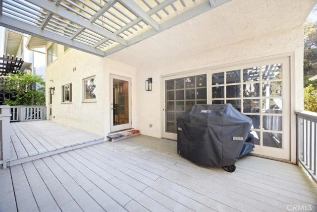 10408 Summer Holly, Los Angeles, CA 90077