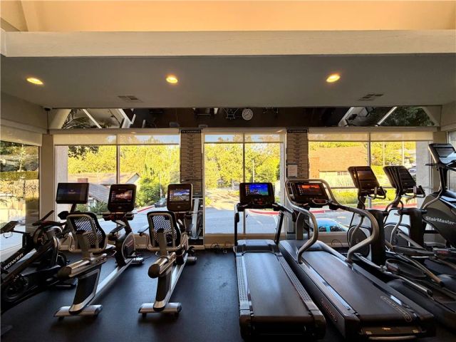 10408 Summer Holly, Los Angeles, CA 90077