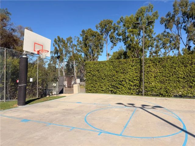 10408 Summer Holly, Los Angeles, CA 90077