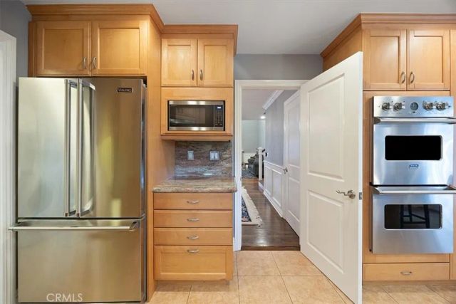 10408 Summer Holly, Los Angeles, CA 90077