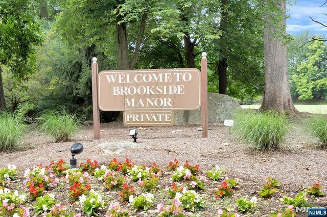 12 Sandburg Court, Mahwah, NJ 07430