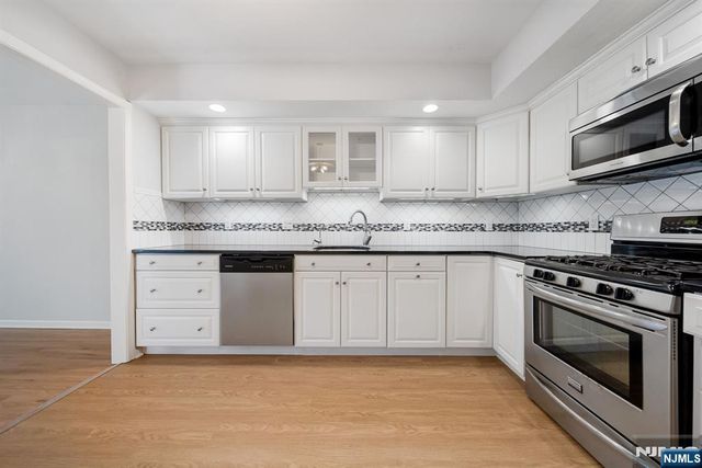 12 Sandburg Court, Mahwah, NJ 07430