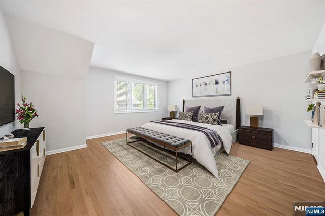 12 Sandburg Court, Mahwah, NJ 07430