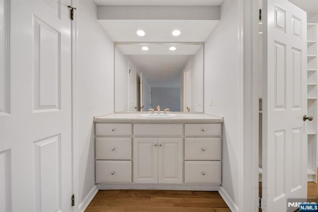 12 Sandburg Court, Mahwah, NJ 07430