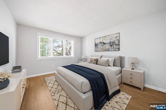 12 Sandburg Court, Mahwah, NJ 07430