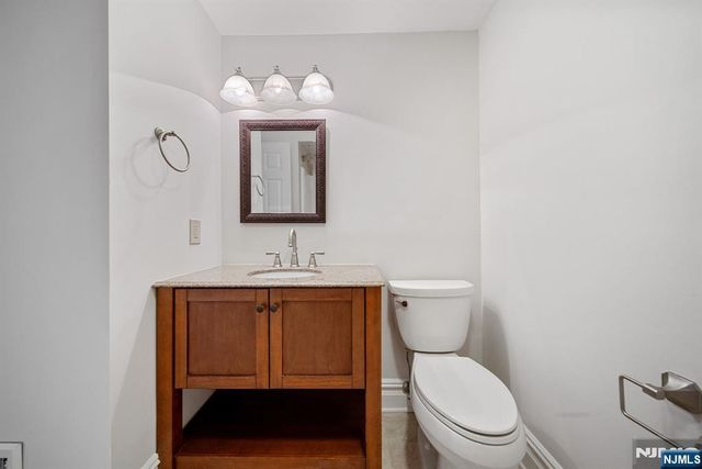 12 Sandburg Court, Mahwah, NJ 07430