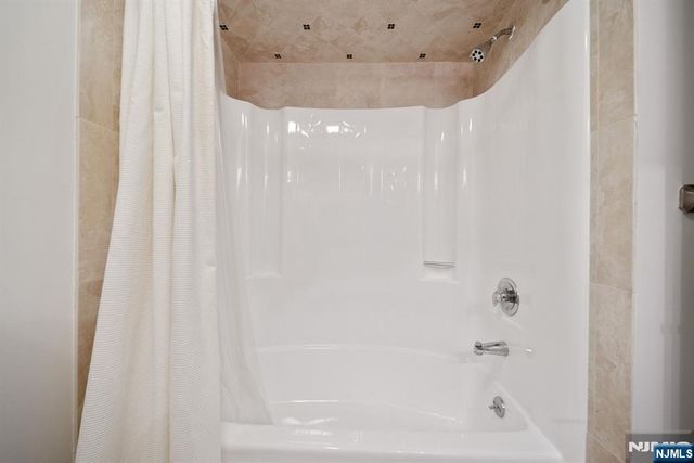 12 Sandburg Court, Mahwah, NJ 07430