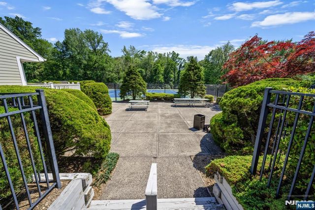 12 Sandburg Court, Mahwah, NJ 07430