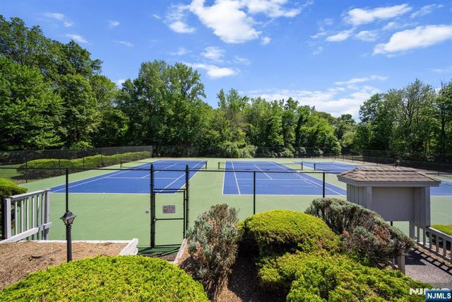 12 Sandburg Court, Mahwah, NJ 07430