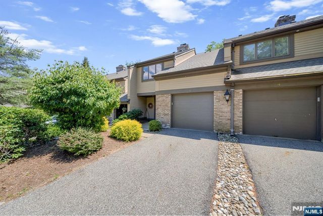 12 Sandburg Court, Mahwah, NJ 07430