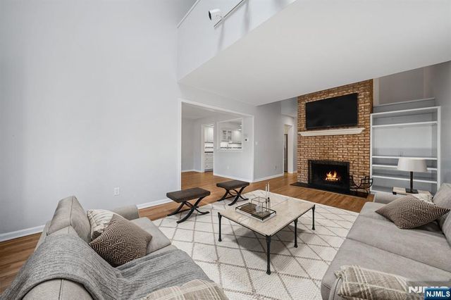 12 Sandburg Court, Mahwah, NJ 07430