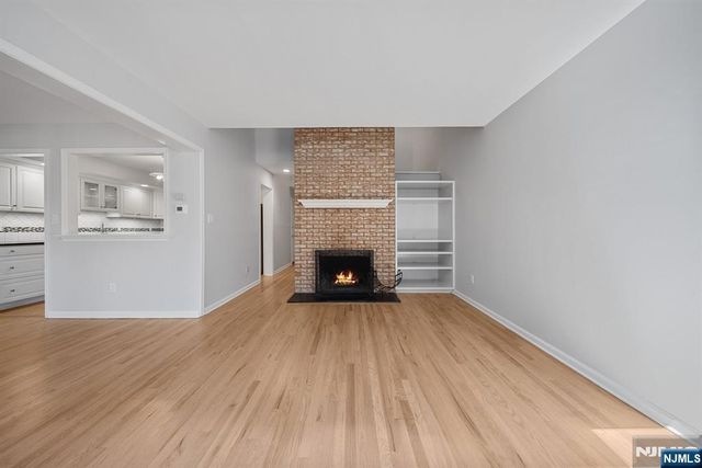 12 Sandburg Court, Mahwah, NJ 07430