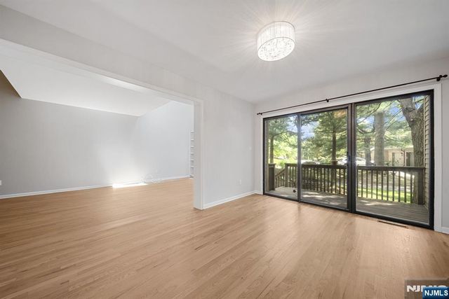 12 Sandburg Court, Mahwah, NJ 07430