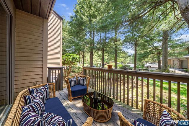 12 Sandburg Court, Mahwah, NJ 07430