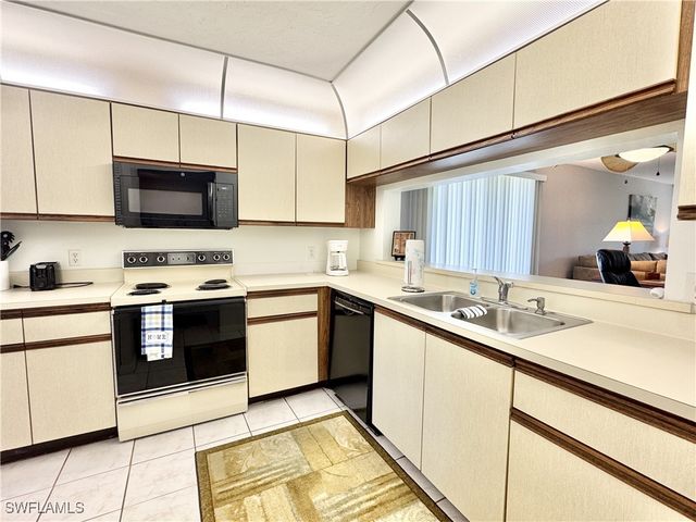 1203 Commonwealth CIR 201, Naples, FL 34116