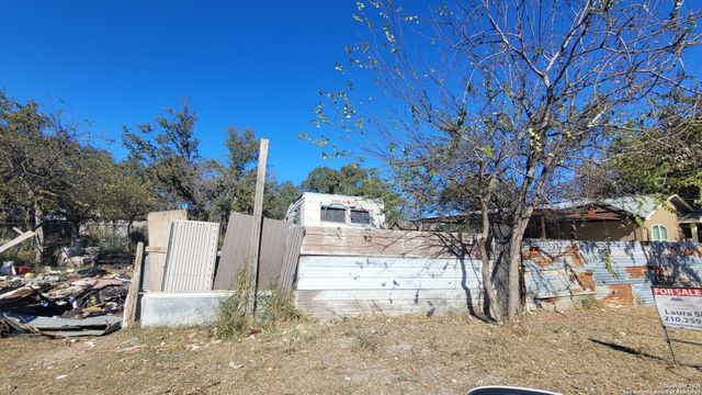 126 VIEWPOINT, Poteet, TX 78065