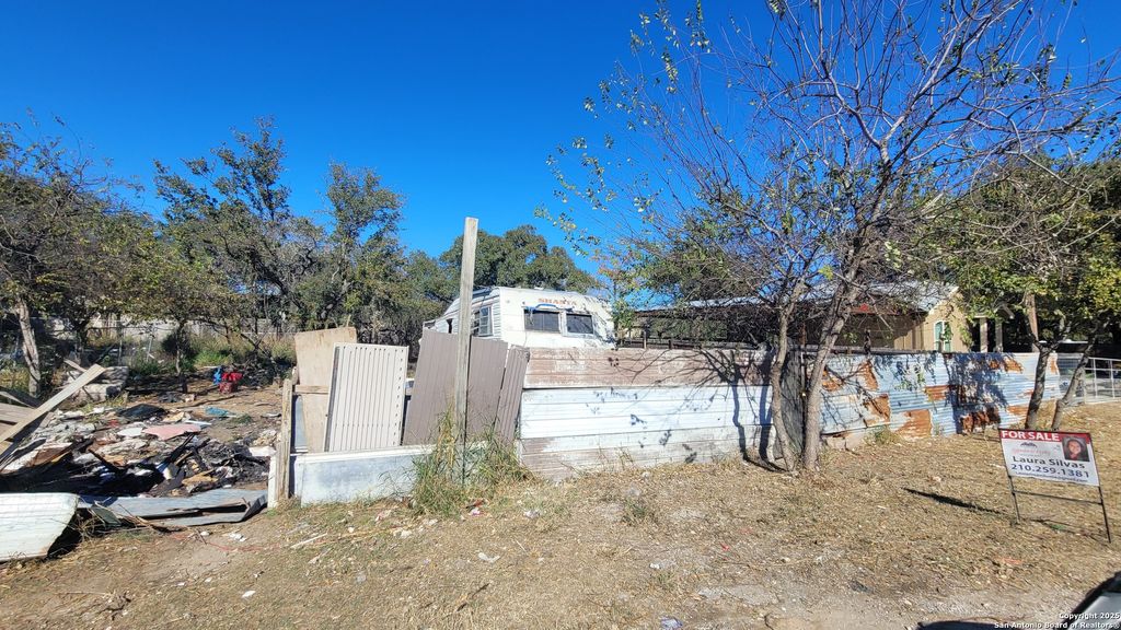 126 VIEWPOINT, Poteet, TX 78065