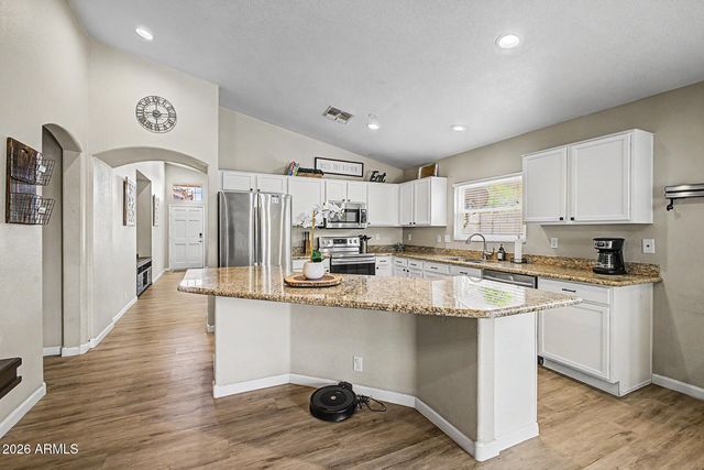 1352 S PORTLAND Avenue, Gilbert, AZ 85296