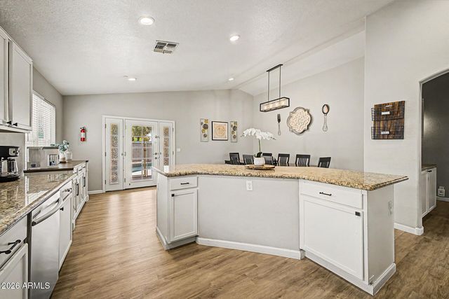 1352 S PORTLAND Avenue, Gilbert, AZ 85296