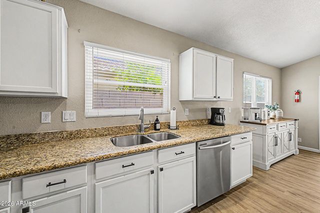 1352 S PORTLAND Avenue, Gilbert, AZ 85296