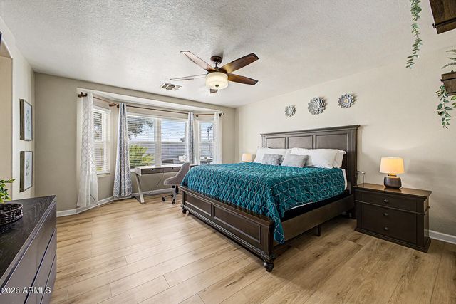 1352 S PORTLAND Avenue, Gilbert, AZ 85296