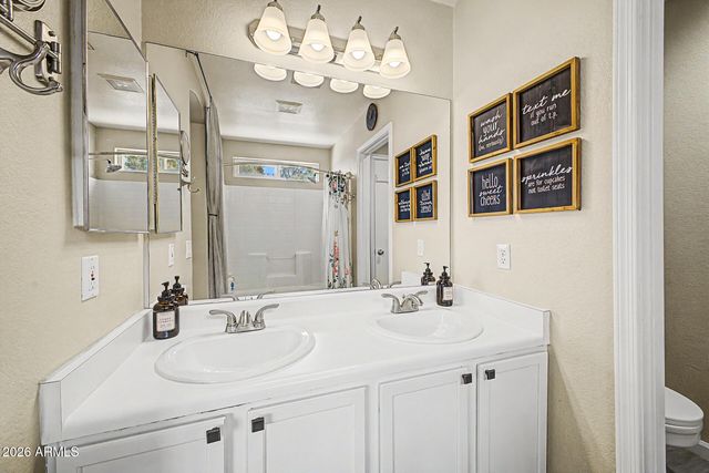 1352 S PORTLAND Avenue, Gilbert, AZ 85296
