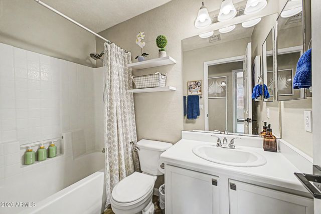 1352 S PORTLAND Avenue, Gilbert, AZ 85296