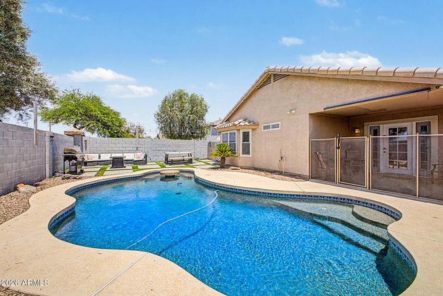 1352 S PORTLAND Avenue, Gilbert, AZ 85296