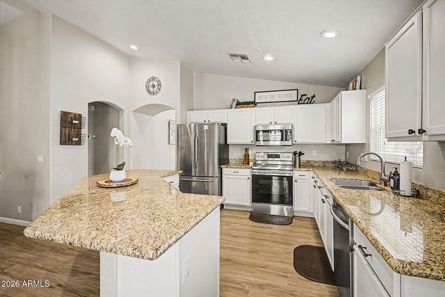 1352 S PORTLAND Avenue, Gilbert, AZ 85296
