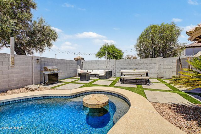 1352 S PORTLAND Avenue, Gilbert, AZ 85296