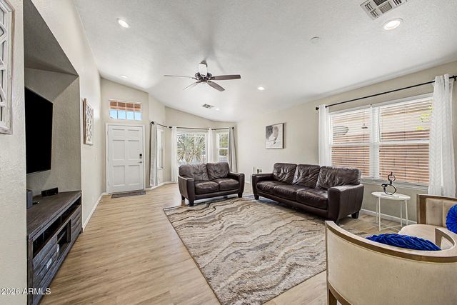 1352 S PORTLAND Avenue, Gilbert, AZ 85296