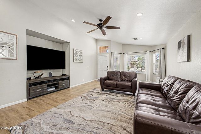 1352 S PORTLAND Avenue, Gilbert, AZ 85296