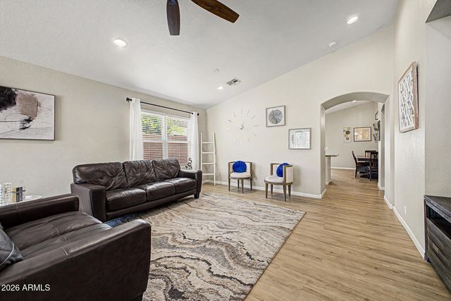1352 S PORTLAND Avenue, Gilbert, AZ 85296