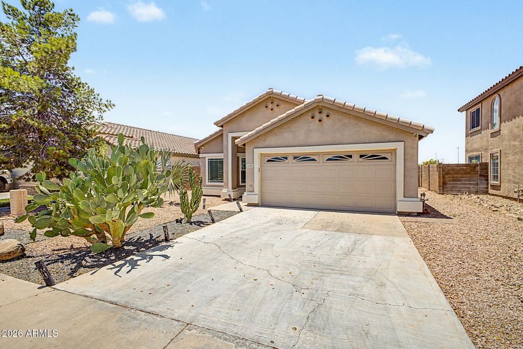 1352 S PORTLAND Avenue, Gilbert, AZ 85296