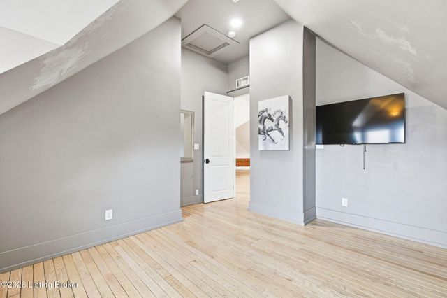 940 S 6th St, Louisville, KY 40203