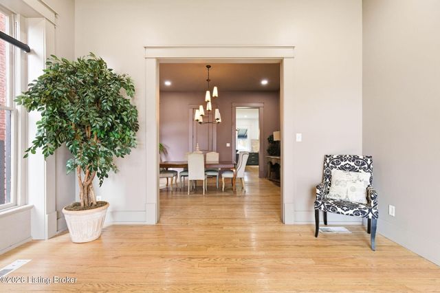 940 S 6th St, Louisville, KY 40203