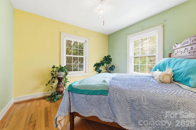 25 Bear Creek Road, Asheville, NC 28806