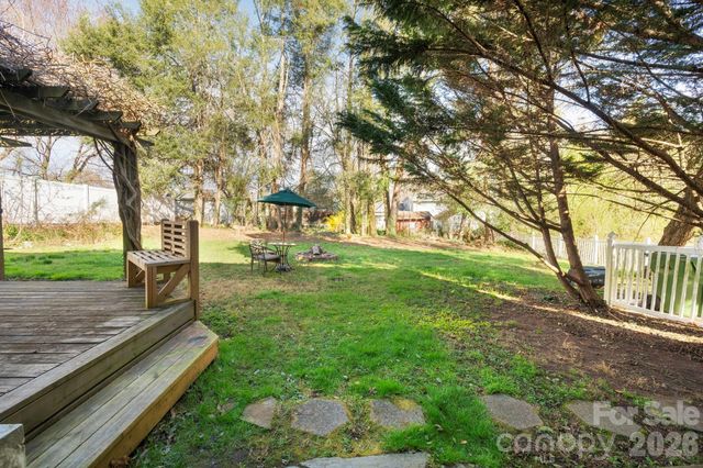 25 Bear Creek Road, Asheville, NC 28806