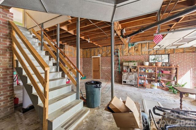 25 Bear Creek Road, Asheville, NC 28806