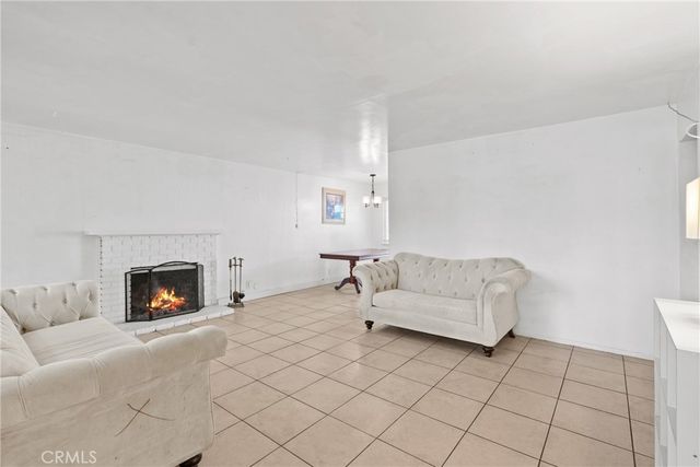 484 Philadelphia, Pomona, CA 91766