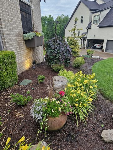 1818 Eaves Ct, Nolensville, TN 37135