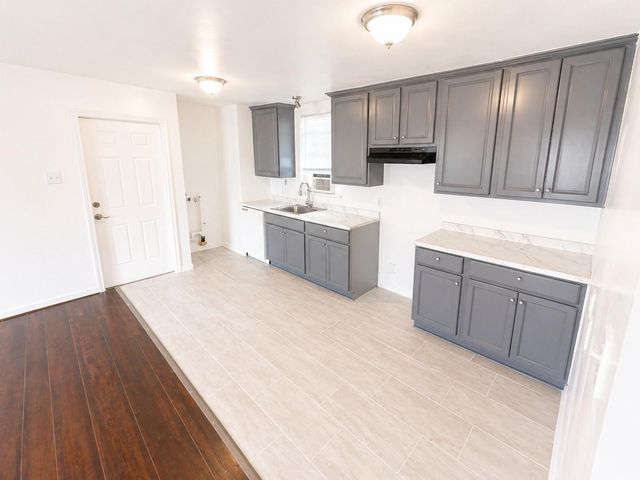 5103 Willow Glen Drive, Houston, TX 77033