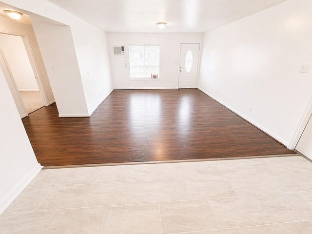 5103 Willow Glen Drive, Houston, TX 77033