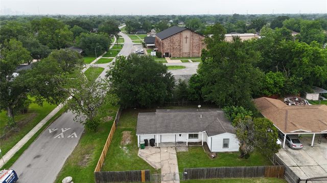 5103 Willow Glen Drive, Houston, TX 77033