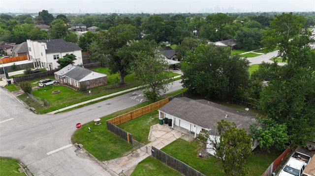 5103 Willow Glen Drive, Houston, TX 77033
