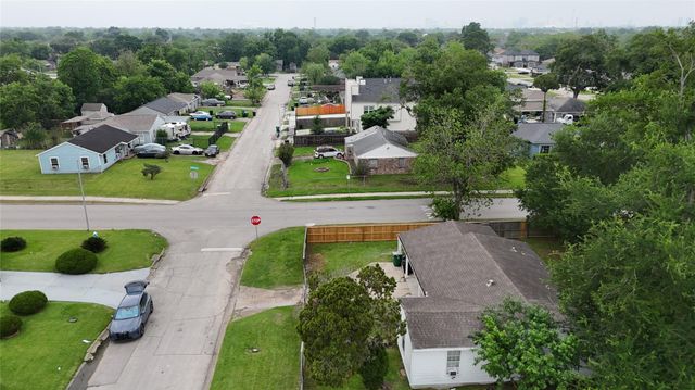 5103 Willow Glen Drive, Houston, TX 77033